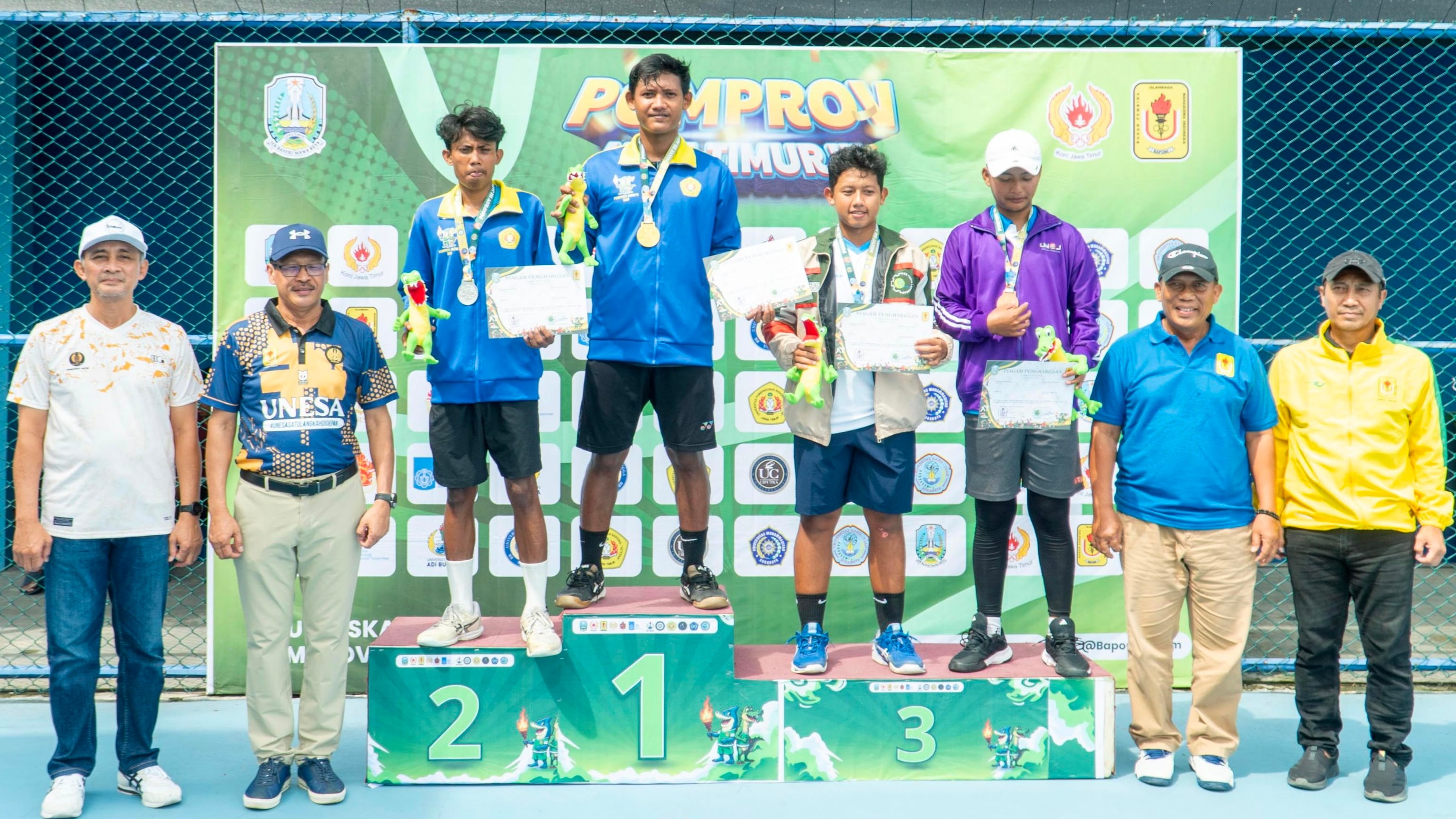 Salah satu atlet Tenis Lapangan ITS Faza Syah Rizal Teknik Transportasi Laut angkatan 2023 mendapatkan juara 3 kategori tunggal putra dalam ajang Pekan Olahraga Mahasiswa Provinsi (Pomprov) III Jatim 2025