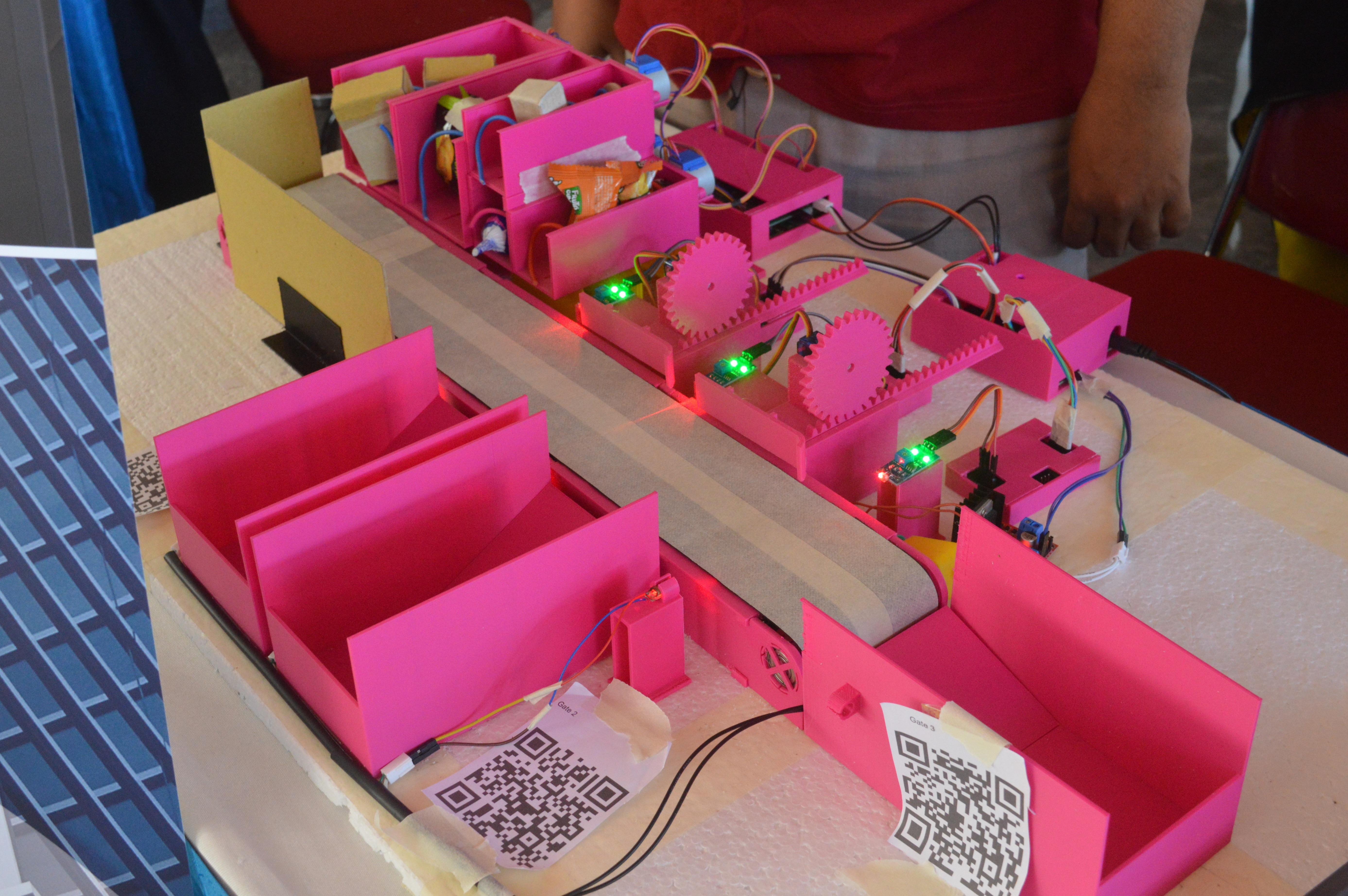 Prototype inovasi sistem belanja otomatis Smart Minimarket Drive-Thru (SMD) karya mahasiswa Teknik Komputer ITS yang dipamerkan pada Computer Engineering Expo, Rabu (19/8)