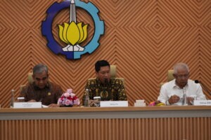 Ketua MPR RI Sambang ke ITS, Terima Rumusan Strategis Akademisi