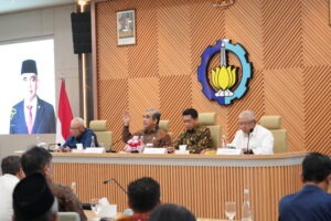 (dari kiri) Prof. Surya Rosa Putra, H. Ahmad Muzani, Prof Bambang Pramujati, Prof. Priyo Suprobo