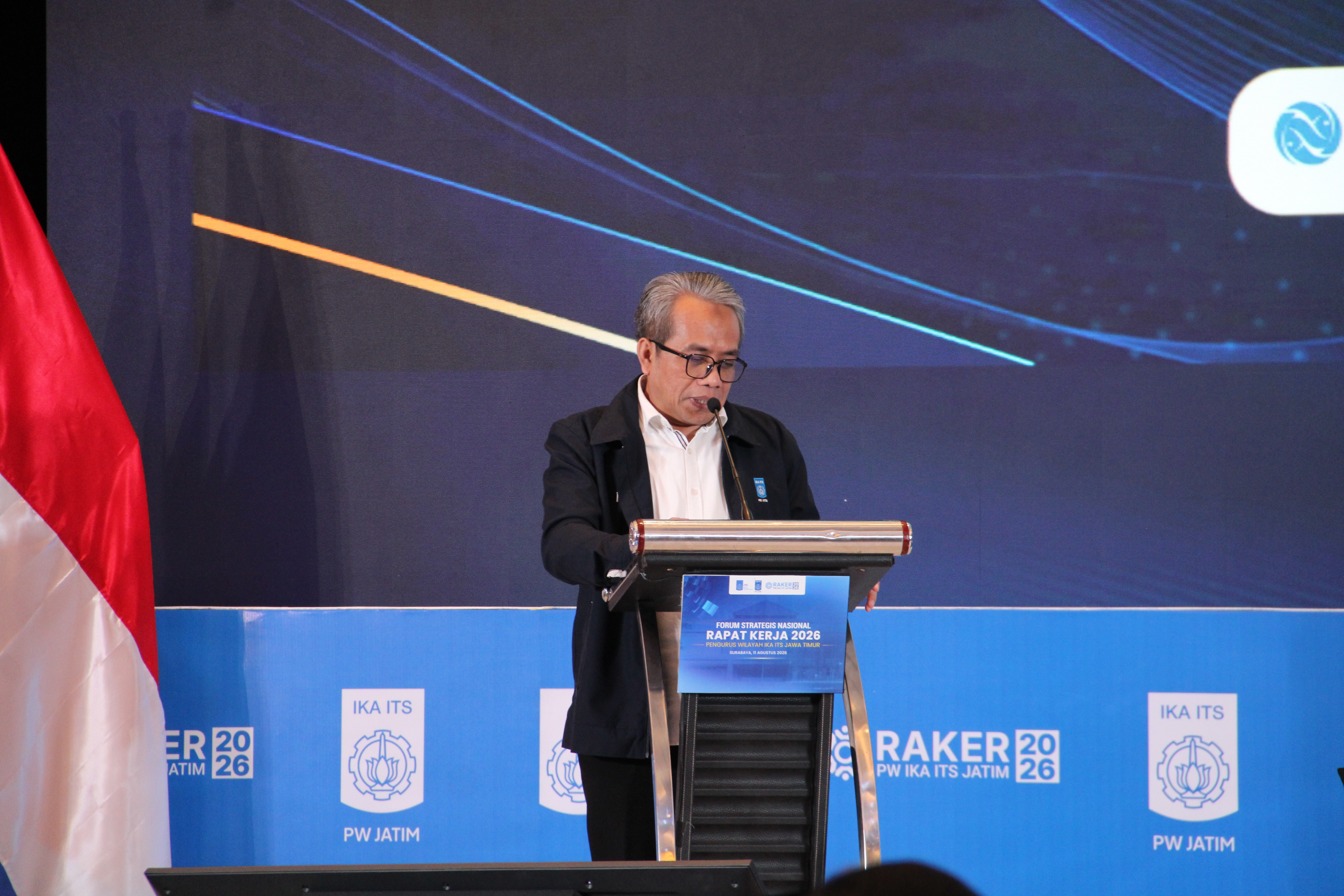 Wakil-rektor-dua-ITS-saat-memberikan-sambutan-pada-forum-strategis-nasional
