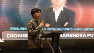 Ketua Pelaksana Industrial Challenge (INCHALL) 2026 Dionisius Bagus Narenda Putra saat menyampaikan sambutan penutup di Gala Dinner INCHALL 2026