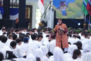 Risma Dorong Mahasiswa Baru ITS Jadi Agen Perubahan