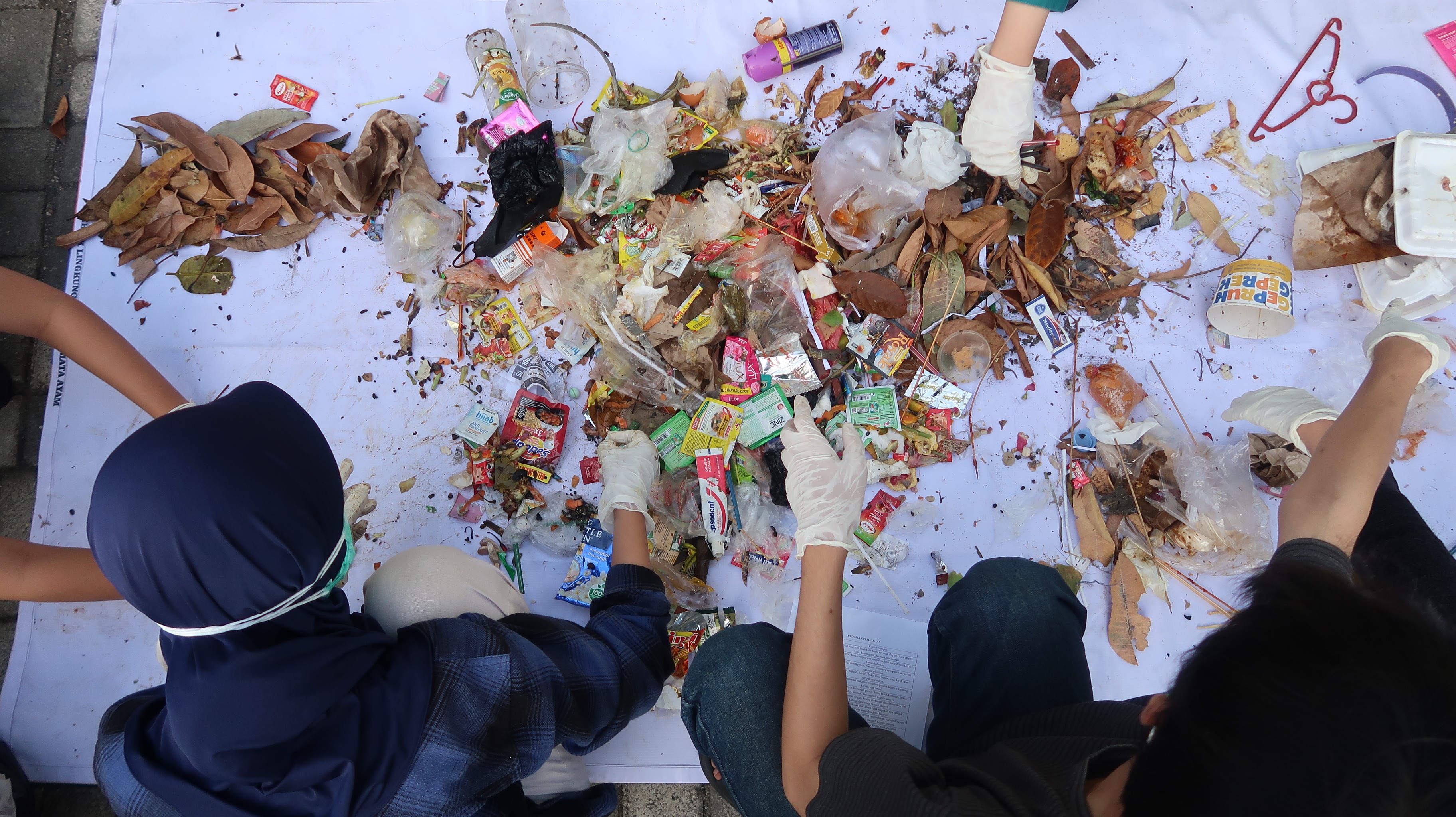Pemilahan sampah sisa makanan