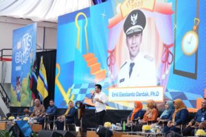 Emil Dardak Ajak Mahasiswa Baru ITS Jadi Prajurit Teknologi Indonesia