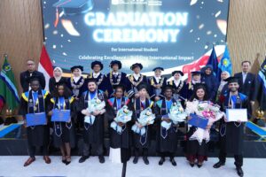 Tekan Kolaborasi Global, ITS Mewisuda Mahasiswa Internasional