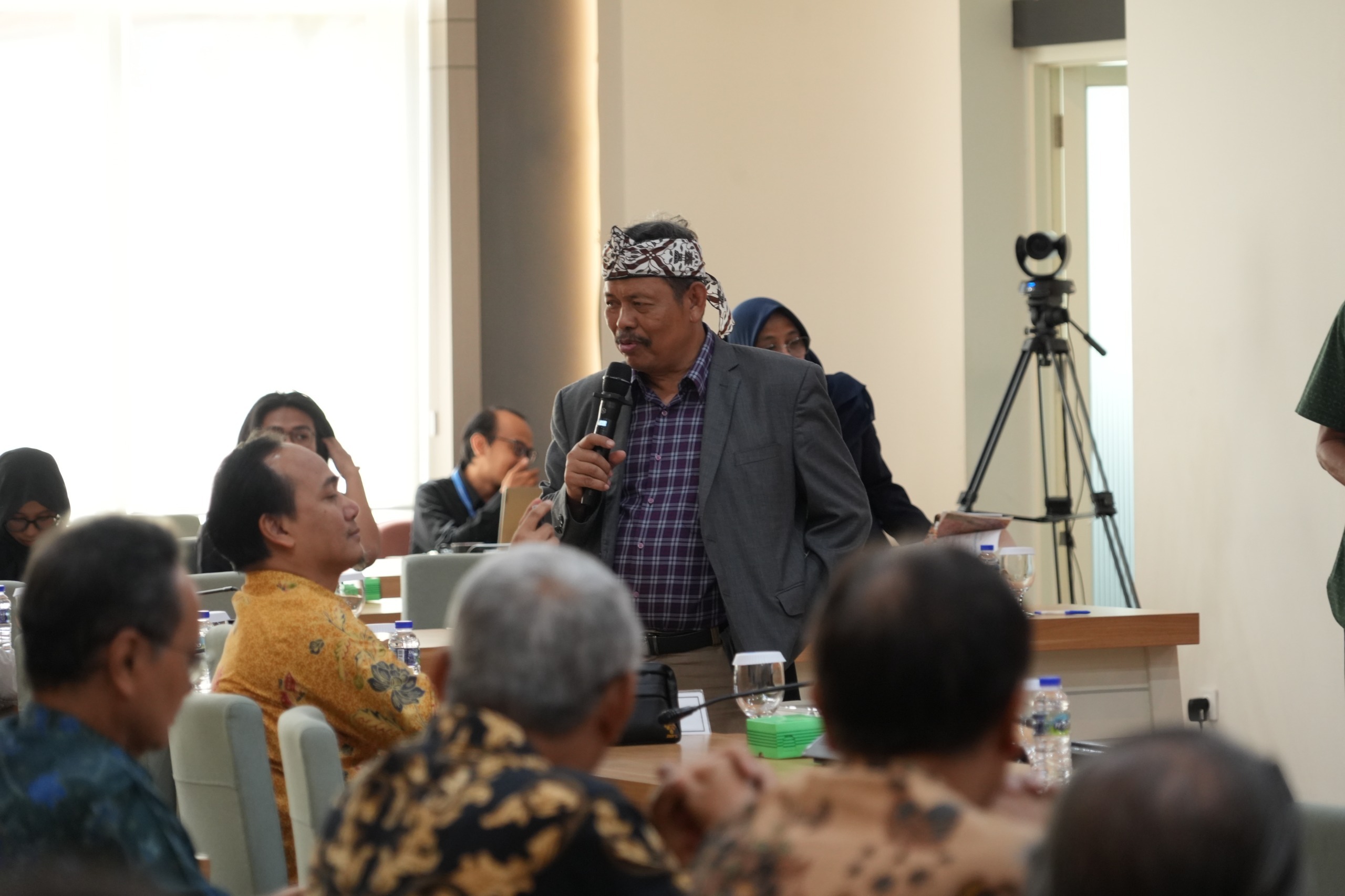 Ketua DP ITS Prof Dr Ir Imam Robandi MT IPU dalam Sarasehan Kebangsaan yang diadakan oleh Dewan Profesor ITS
