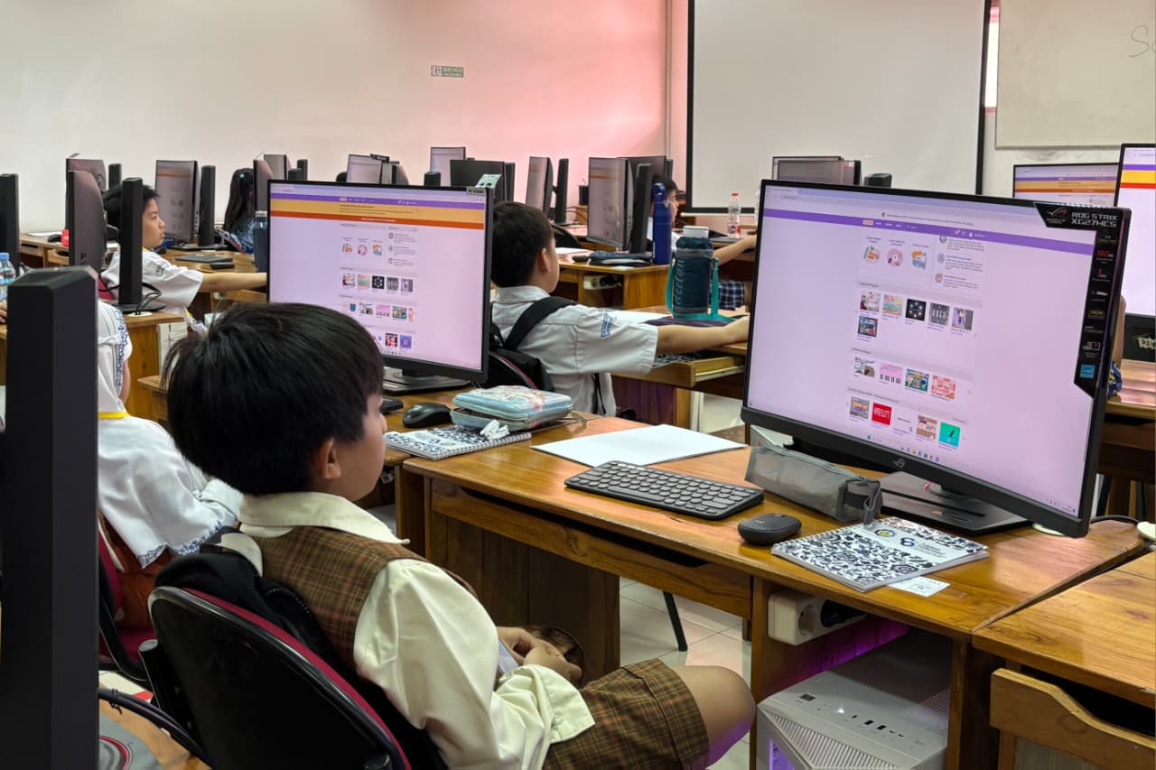 Potret para finalis level A hingga C saat berlaga dalam babak final Algoquest 2026 di DSI ITS