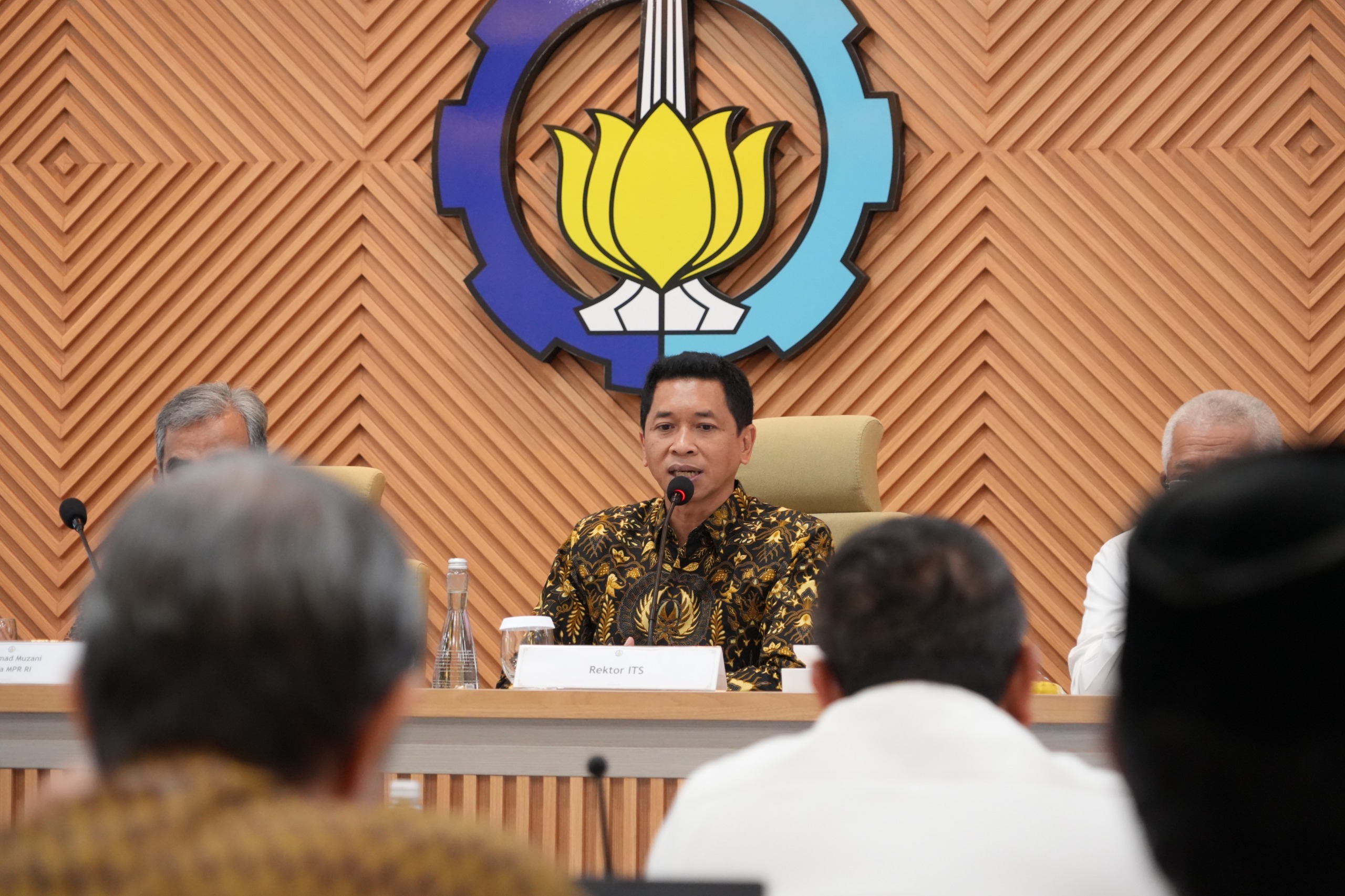 Rektor ITS Prof Dr (HC) Ir Bambang Pramujati ST MScEng PhD tegaskan peran kampus sebagai pilar strategis dalam membangun kedaulatan, kemajuan, dan kemandirian bangsa