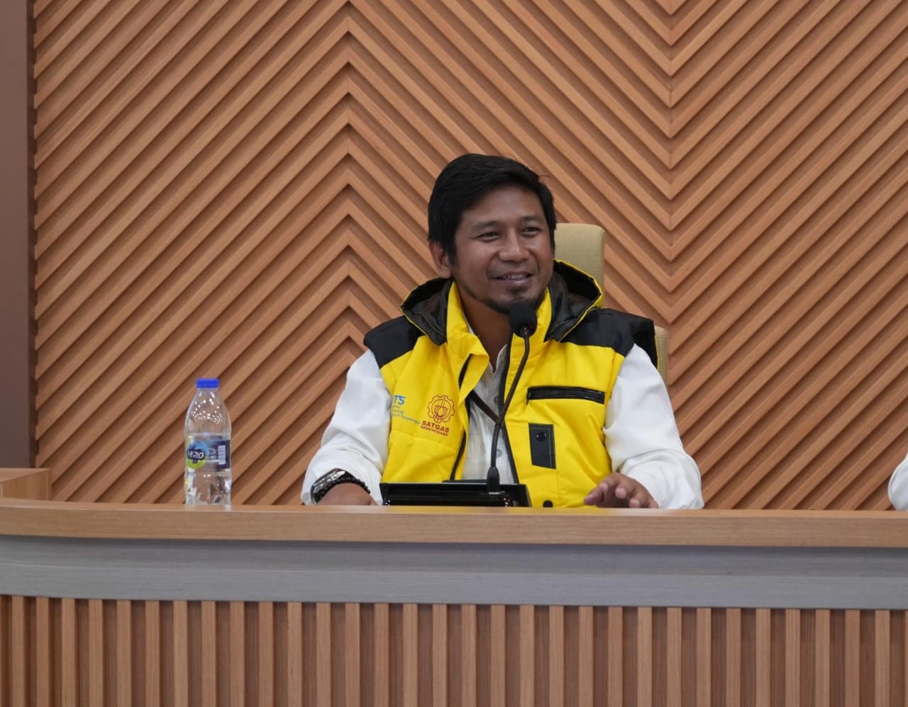 Direktur RPM ITS Fadlilatul Taufany ST PhD menyampaikan fokus distribusi bantuan Satgas Kemanusiaan ITS