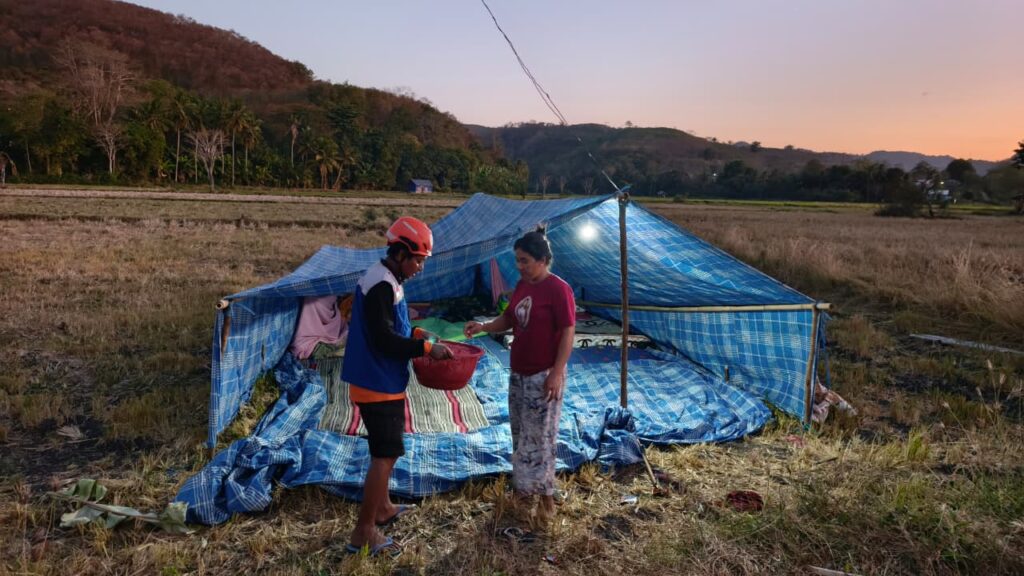ITS Salurkan Bantuan dan Tim Satgas Kemanusiaan ke Lokasi Bencana di NTT