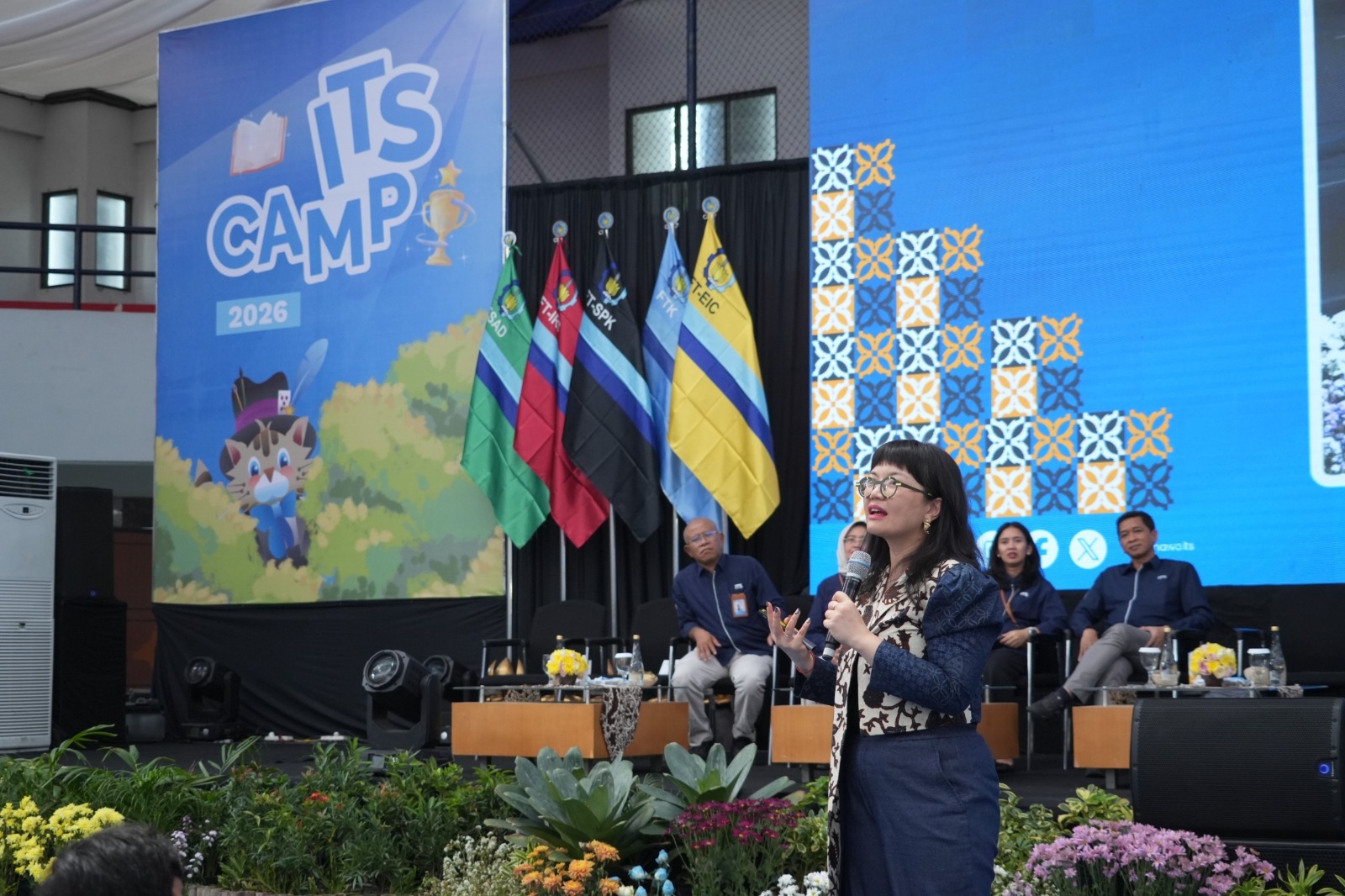 Wakil Menteri Pendidikan Tinggi, Sains, dan Teknologi RI Prof Stella Christie PhD hadir sebagai pemateri dalam rangkaian PKKMB hari ke-3 ITS