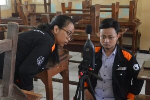 Abmas ITS Evaluasi Kenyamanan Akustik dan Cahaya Ruang Kelas