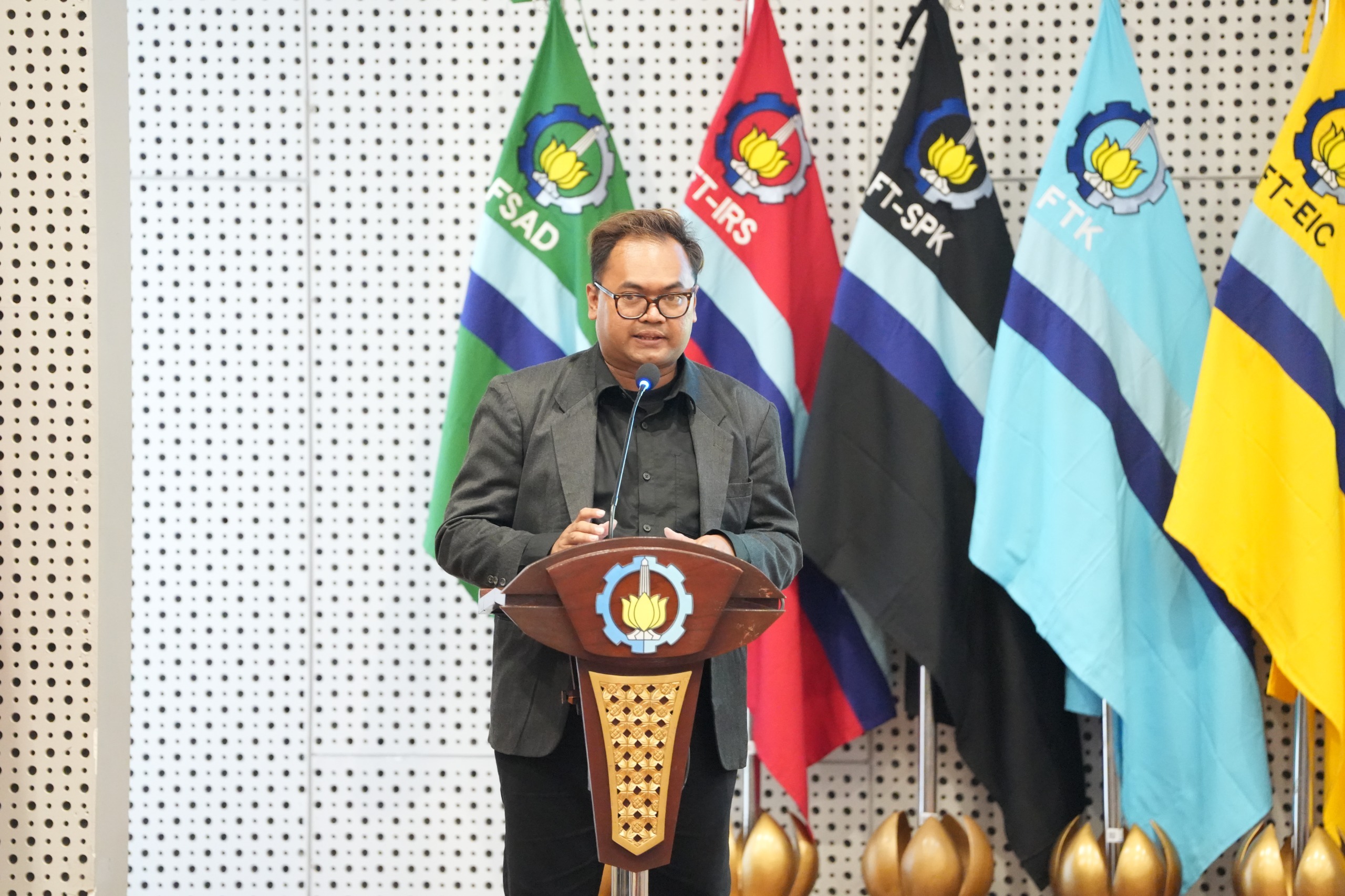 Kepala Unit Komunikasi Publik (UKP) ITS Ryan Adi Djauhari SIKom MIKom kerahkan Duta ITS yang memiliki kemampuan komunikasi Humanis Berdampak Manis
