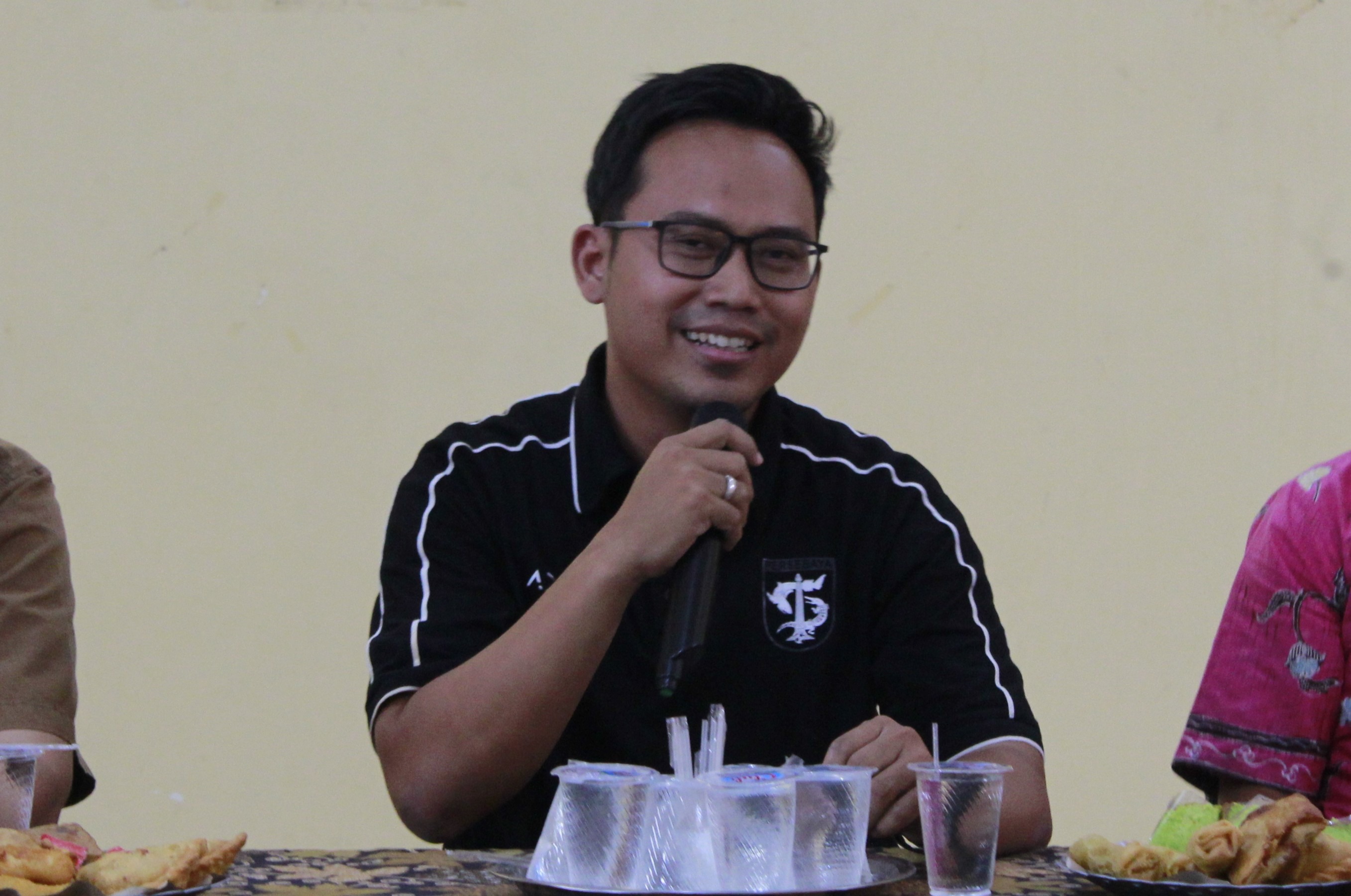 Gambar Lurah Kelurahan Jagir Elvanda Danu Hergaiswara ST menyambut hangat tim pengabdian masyarakat Departemen Teknik Informatika ITS