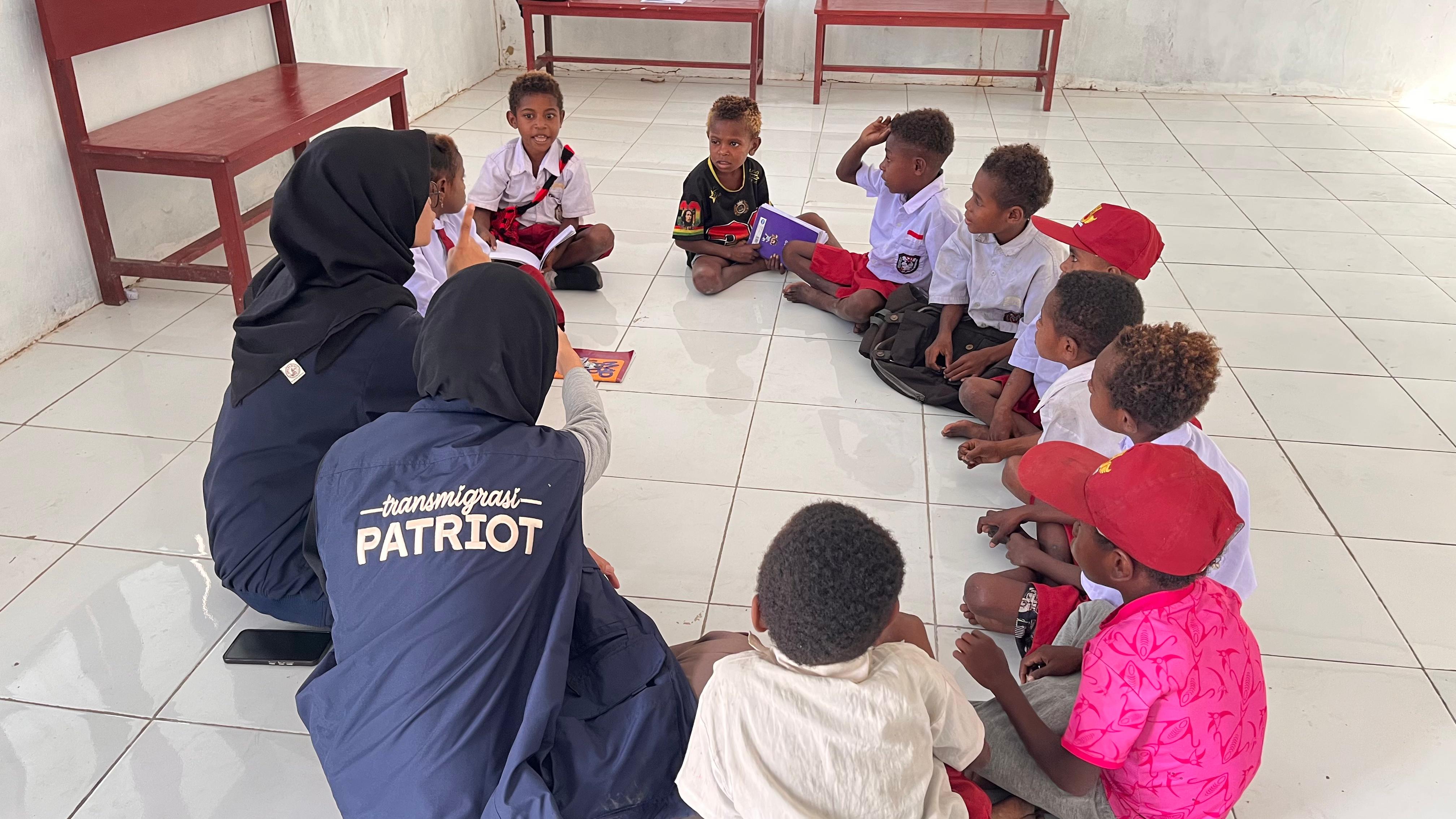 Membuka Jendela Dunia dari bumi Papua Momi Waren