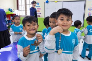 Manfaatkan Limbah Kulit, Abmas Despro ITS Edukasi Anak