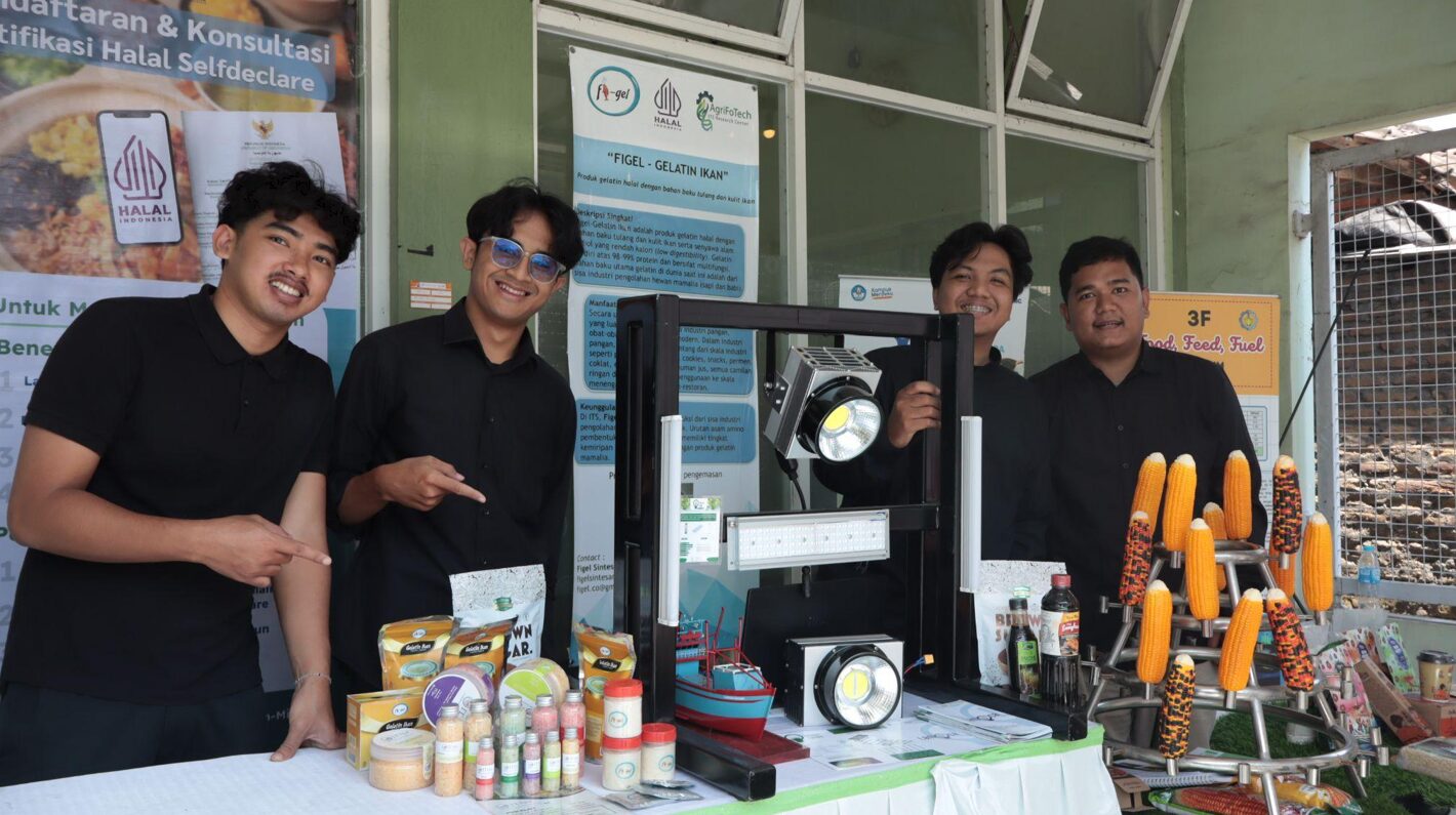 Tim pameran DRPM ITS dalam gelaran Muktamar Nahdlatul Ulama (NU) ke-35 di Jombang (Foto DRPM ITS)