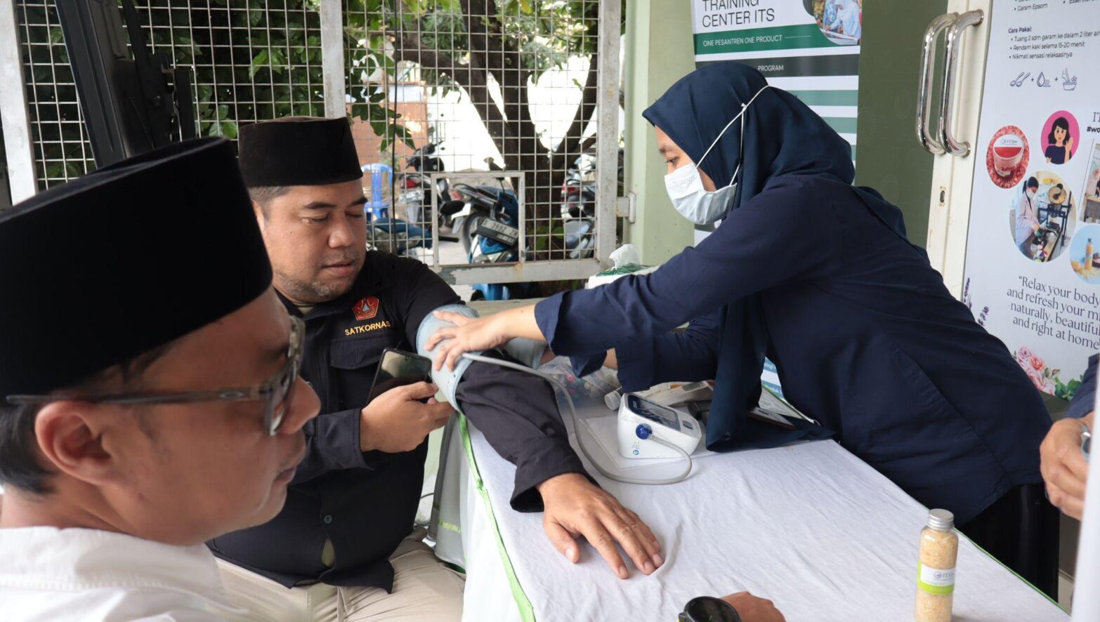 Layanan cek kesehatan gratis yang diberikan Medical Center ITS