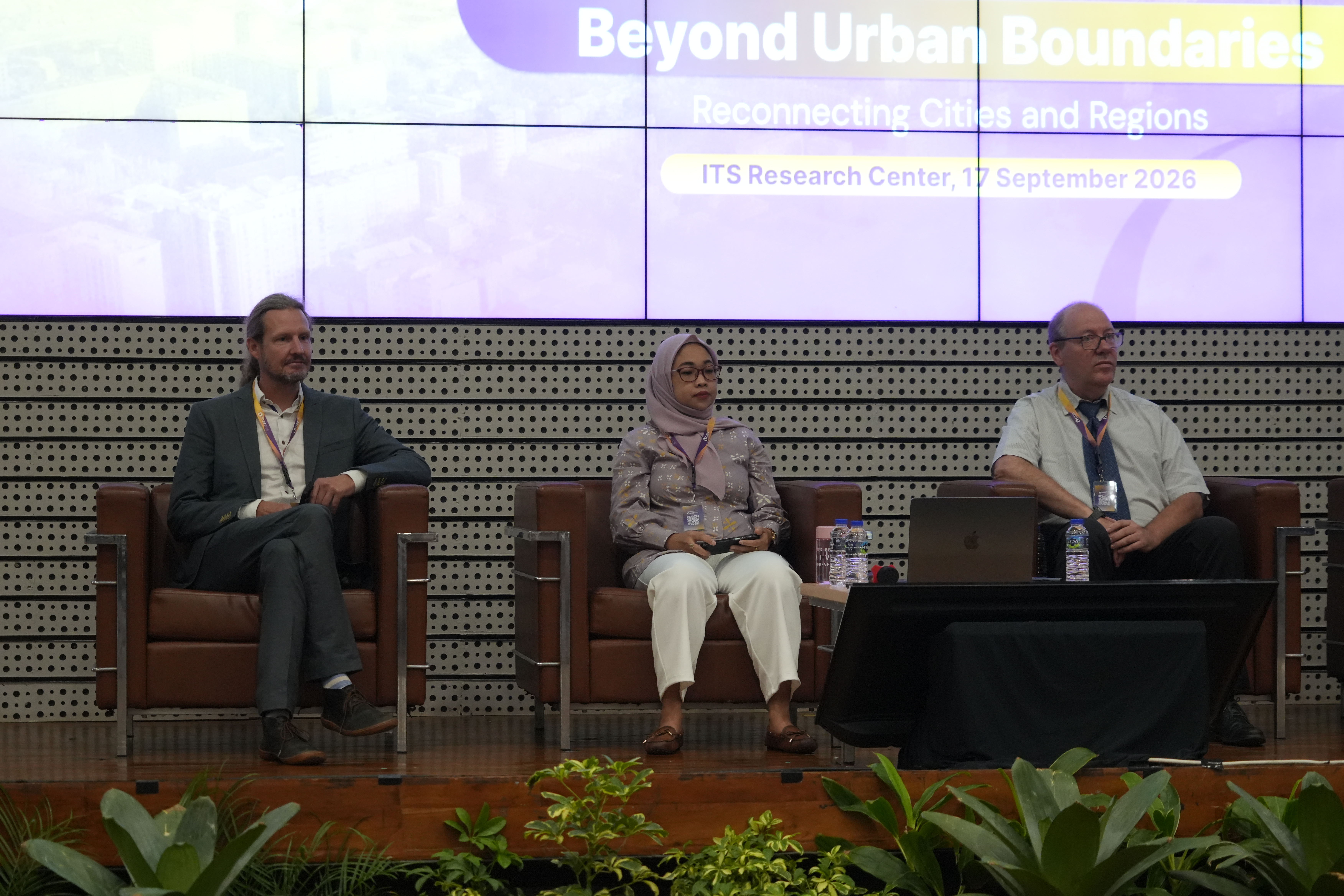 (dari kiri) Dr Sebastian Dembski, Belinda Ulfa Aulia ST MSc PhD, dan Prof Dr Walter Timo de Vries sebagai pembicara CITIES International Conference 2026