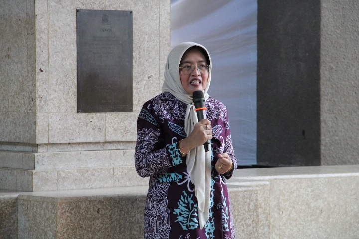Gambar Wakil-Rektor-I-Bidang-Akademik-dan-Kemahasiswaan-ITS-Prof-Nurul-Widiastuti-SSi-MSi-PhD-ketika-menyampaikan-pentingnya-memelajari-kimia-sedari-dini