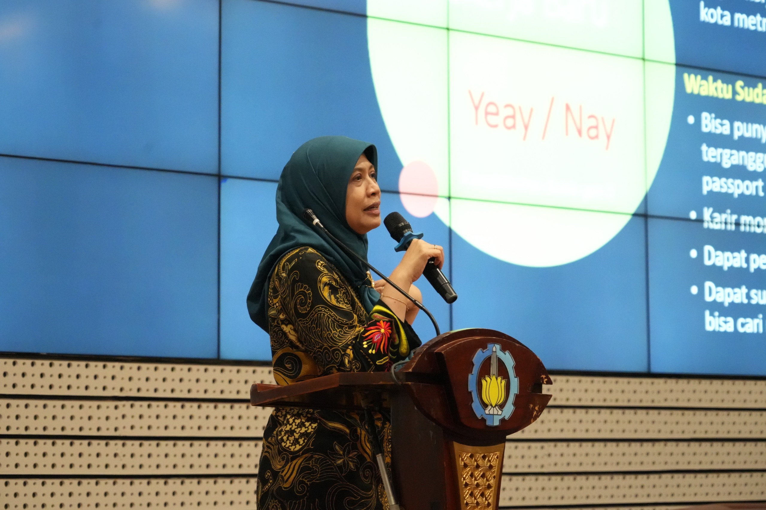VP Business Support Regional 2 PT Pertamina EP Dr Mira Tripuspita SPsi MComm ajak mahasiswa ITS untuk mulai merancang rencana studi dan pasca studi yang lebih matang