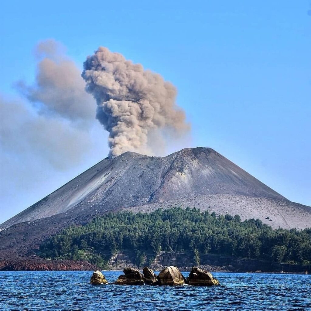 Memahami Aktivitas Gunung Api di Indonesia Bersama Ahli Vulkanologi ITS