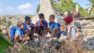 Tiga Pekan di NTT, Satgas Kemanusiaan ITS Temukan Kisah Haru para Penyintas
