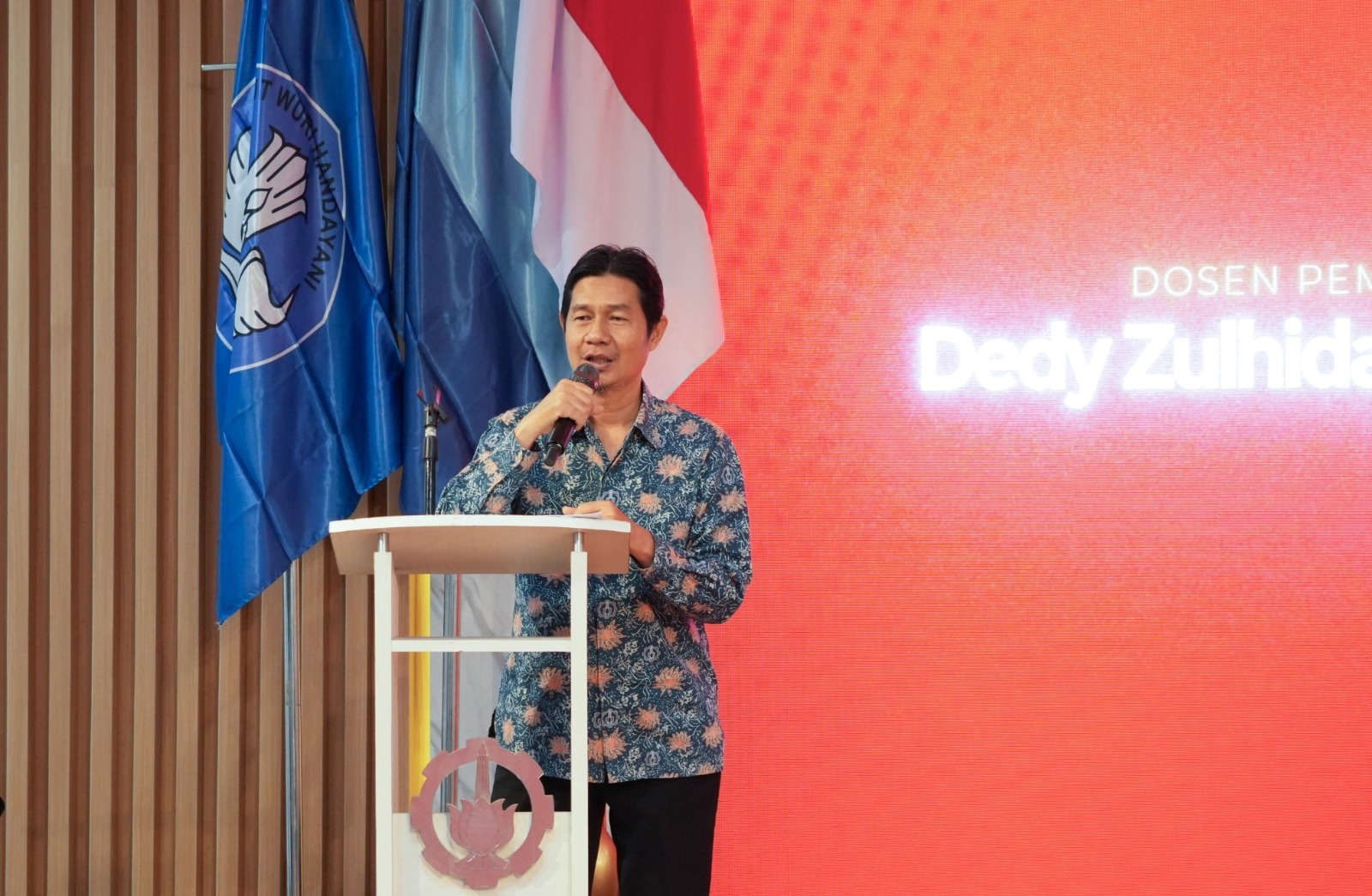 Pembina Tim Nogogeni ITS Dedy Zulhidayat Noor ST MT PhD mengapresiasi semangat mahasiswa untuk mempertahankan jejak prestasi dari tahun ke tahun