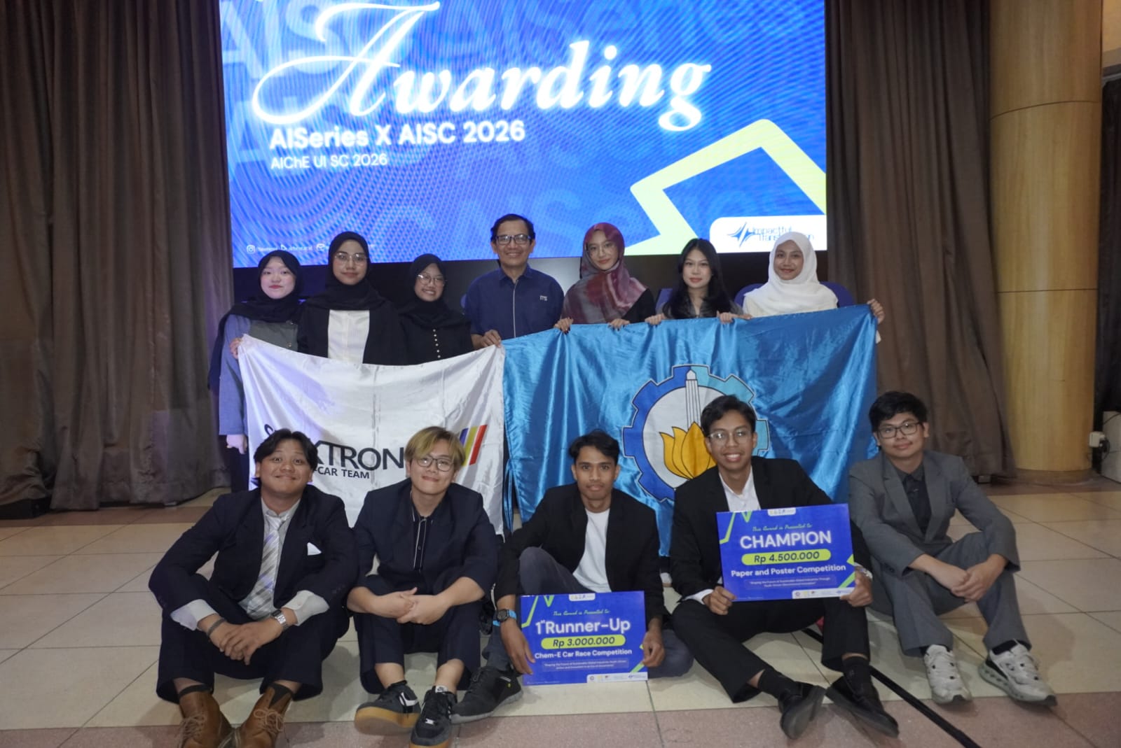 Tim Spektronics ITS usai menerima penghargaan 1st Runner Up Chem-E-Car Competition dan Champion pada kategori Paper and Poster Competition di ajang AISeries x AISC 2026