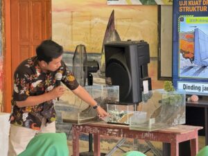 Bangun Kesiapsiagaan Bencana, ITS Edukasi Siswa Lewat Simulasi Interaktif