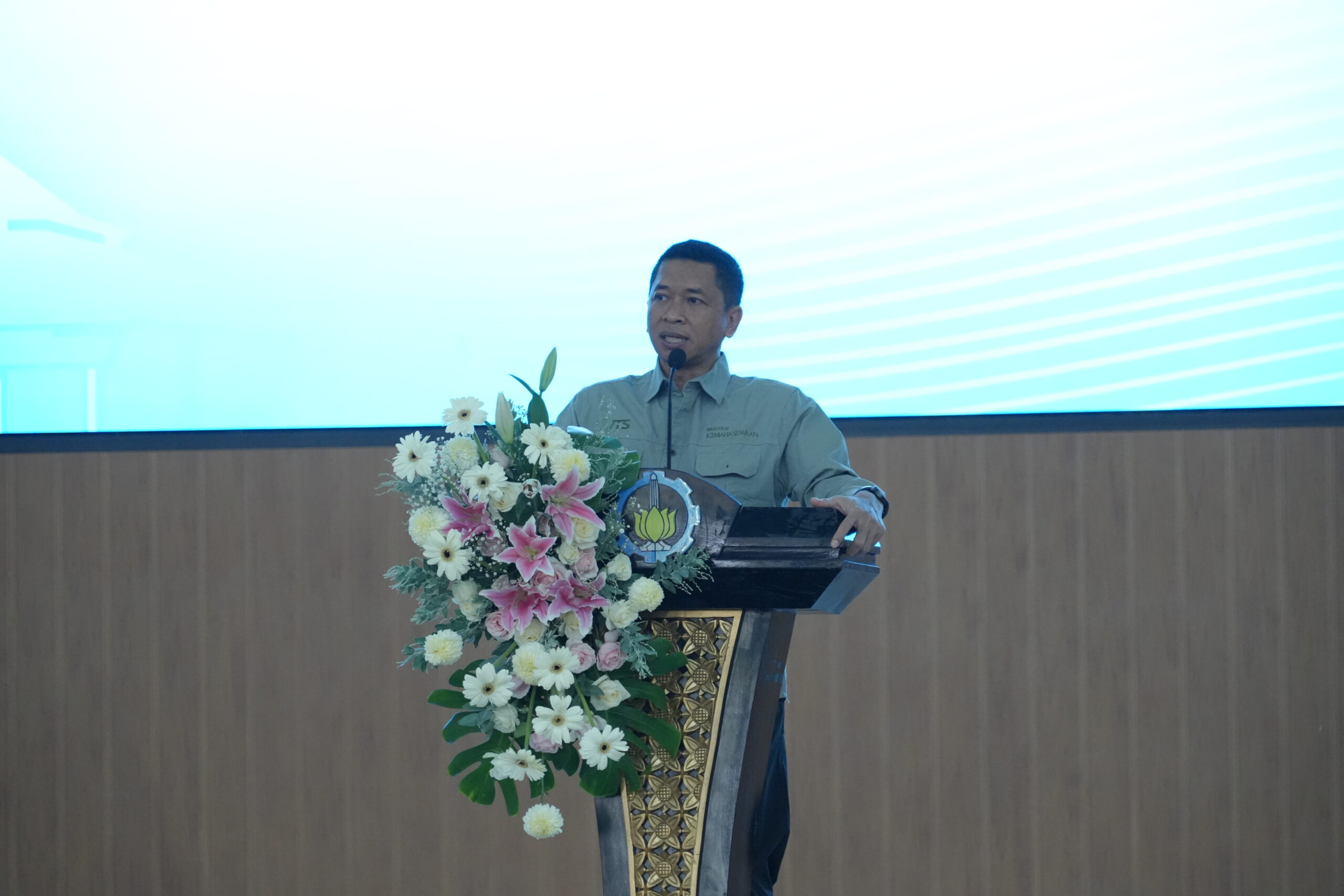 Rektor ITS Prof Bambang Pramujati ST MScEng PhD saat menyampaikan sambutannya dalam pembukaan BKI ke-47
