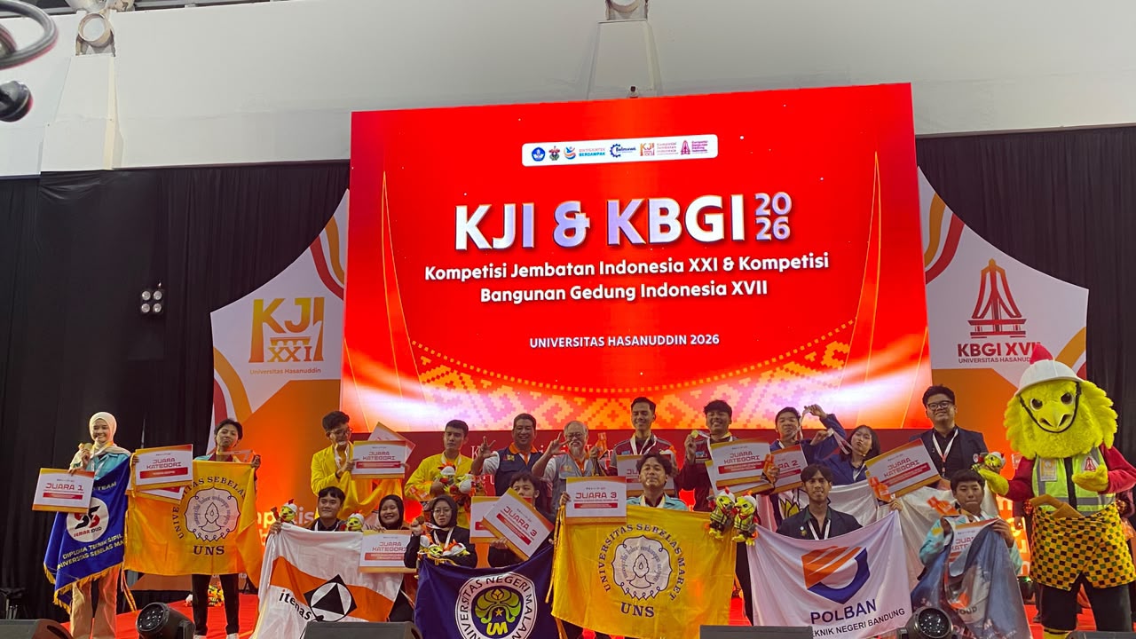 Tim mahasiswa dari Departemen Teknik Infrastruktur Sipil ITS dan beberapa tim dari perguruan tinggi di Indonesia dalam panggung kejuaraan KJI-KBGI 2026