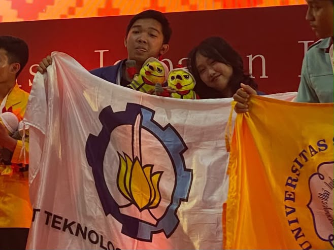 Tim Durbatos ITS ketika sesi awarding sebagai peraih Juara 2 bidang KBGI di ajang KJI-KBGI 2026