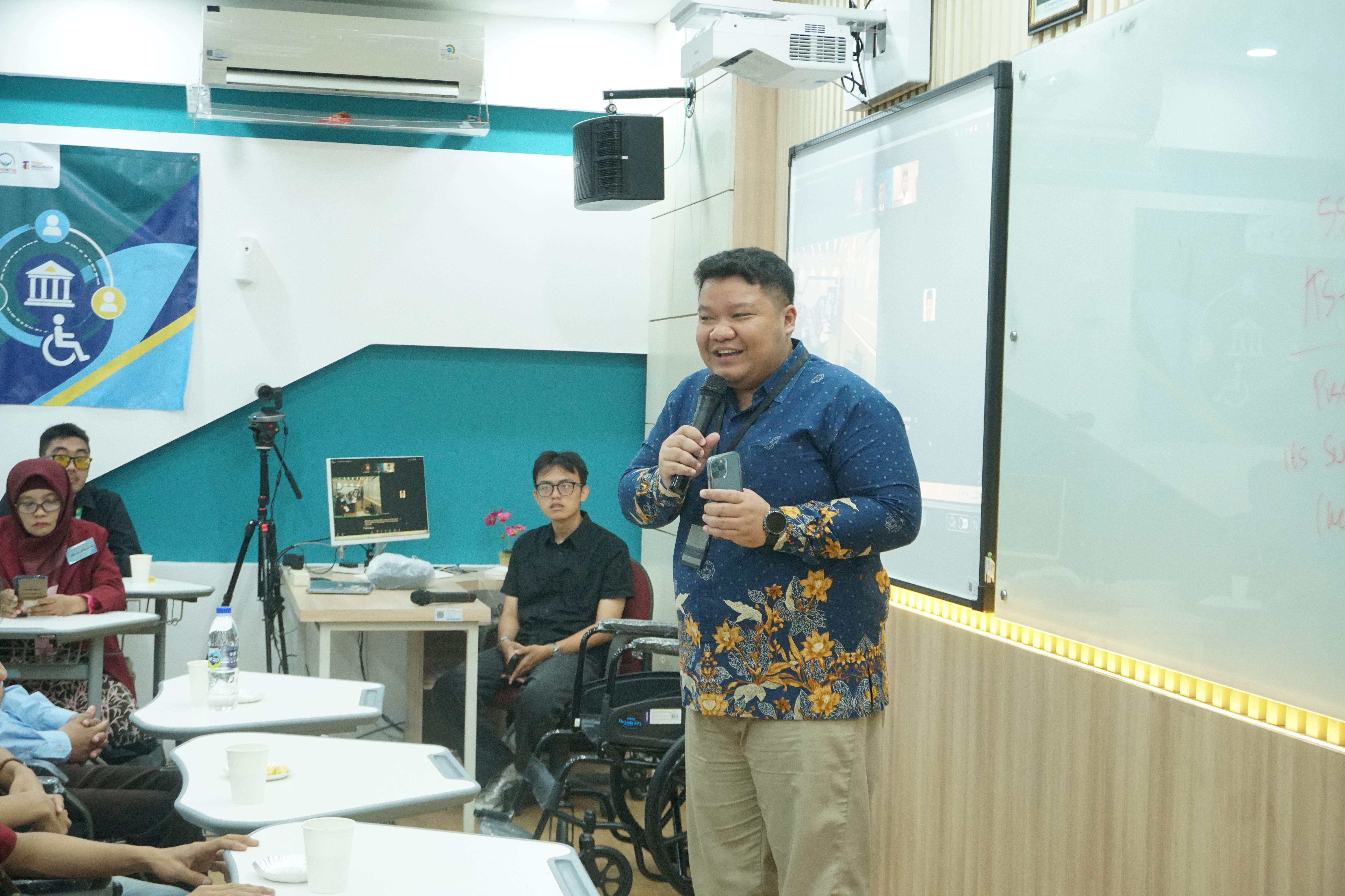 Kepala Departemen Manajemen Bisnis ITS Berto Mulia Wibawa SPi MM PhD sampaikan sambutannya dalam Pelatihan Lembaga Keuangan yang Inklusif