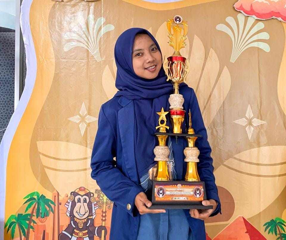 Pada kompetisi tingkat nasional, Anggita Maharani, wisudawan sarjana terapan terbaik Wisuda ke-134 ITS pernah meraih Juara 2 Pekan Analisis Statistika 2025