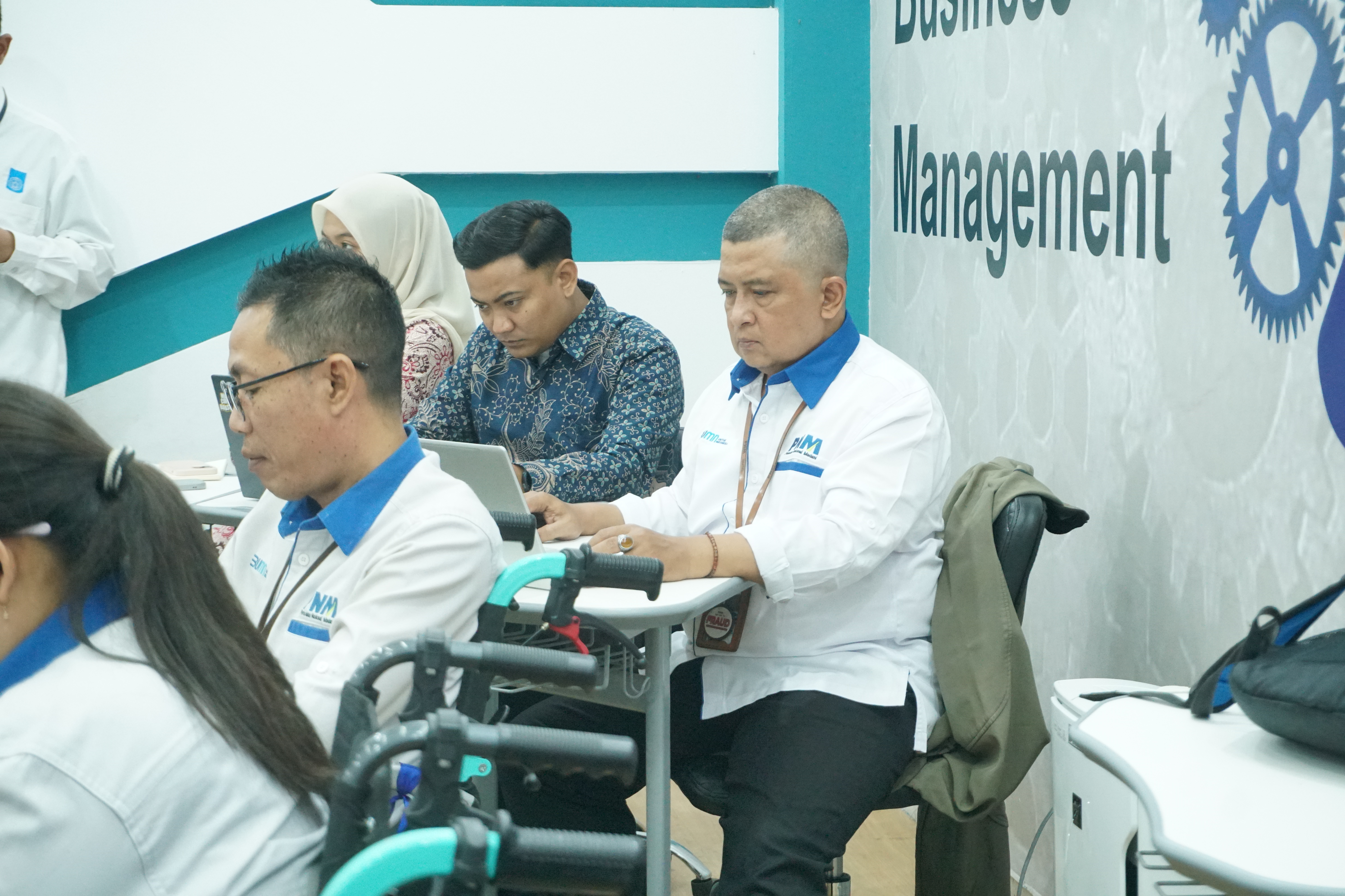 Perwakilan dari PT Permodalan Nasional Madani (PNM) berpartisipasi dalam pelatihan lembaga keuangan yang inklusif bagi kelompok disabilitas
