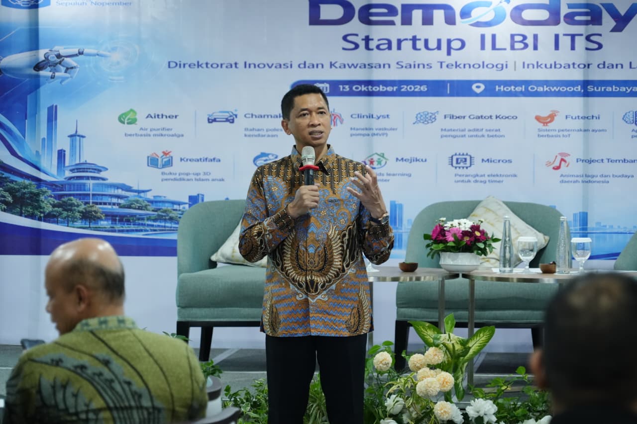 Rektor ITS Prof Bambang Pramujati ST MScEng PhD hadir mengapresiasi perkembangan startup yang dibina ITS.