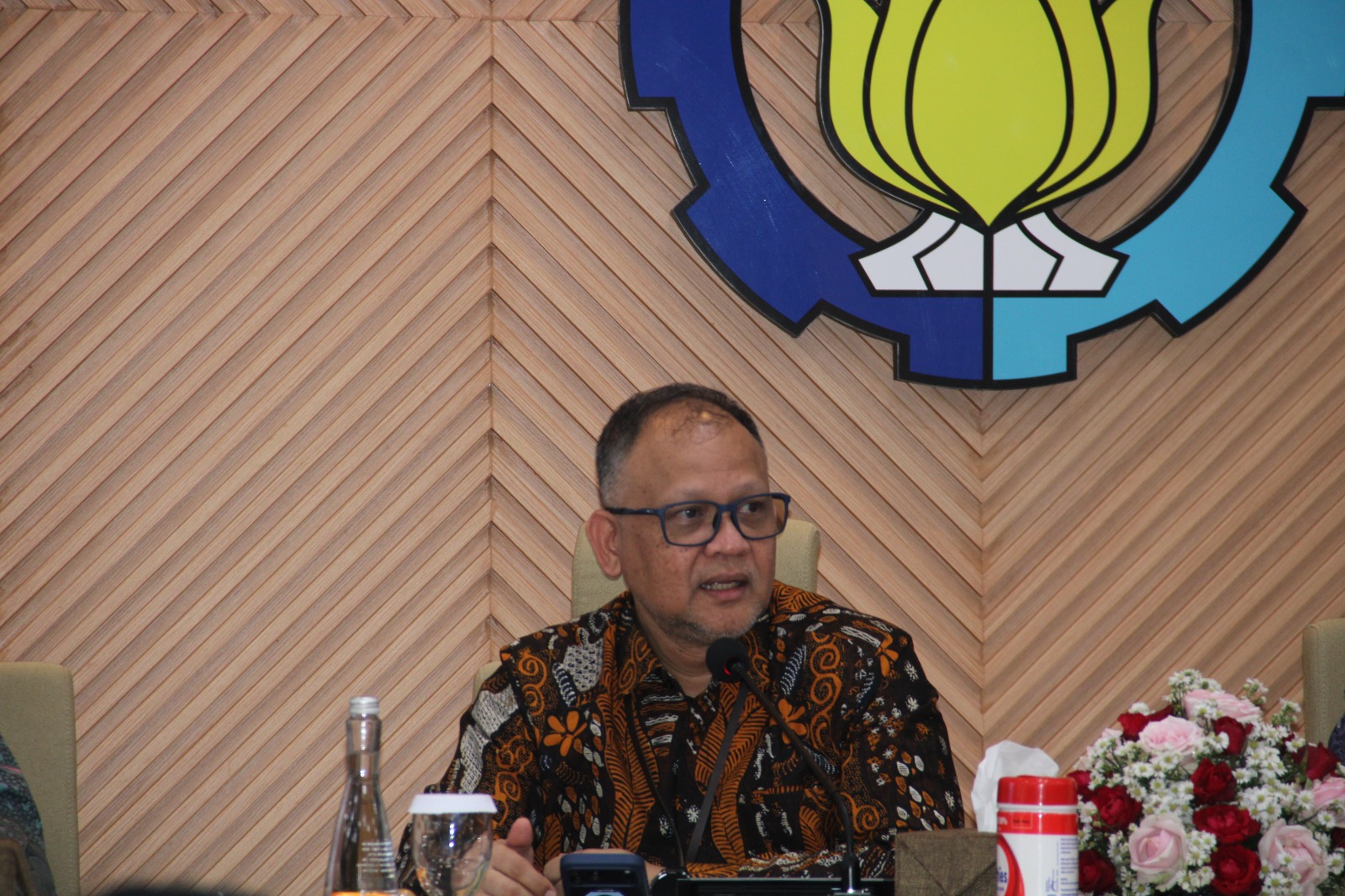 Dirjen Dikti Prof Dr Khairul Munadi ST MEng saat memberikan sambutannya dalam kegiatan launching dan sosialisasi COMMITS 2026 di ITS