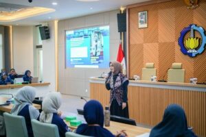 Presentation of material by Rizqiani Putri