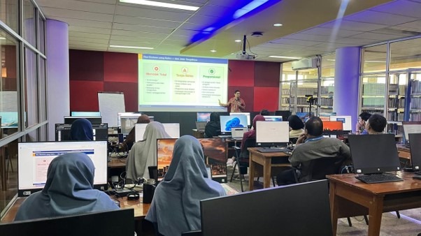 To Improve Research Literacy Skills, ITS Librarians Attend a Workshop on Using the TemanRiset Software