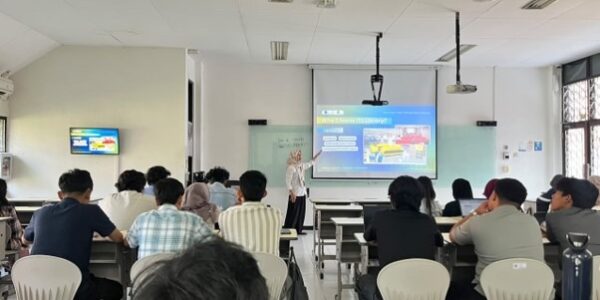 Kelas Literasi Library Instruction dan E-Resourcess Class di Departemen Studi Pembangunan