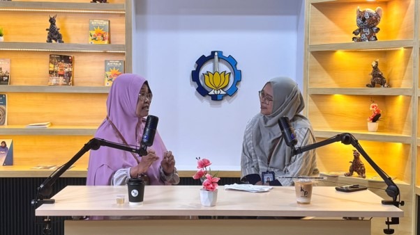 In the “From Me to the Library” Podcast, Nurhidajati Shares Her Story of Nearly 38 Years of Service at ITS