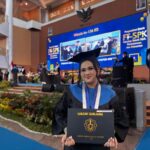 Raih Gelar Sarjana di Usia 19 Tahun, Hasna Jadi Wisudawan Termuda ITS