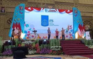 Aktif Kembangkan Startup, ITS Raih Penghargaan dari Gubernur Jawa Timur