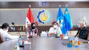 Risma Mengundang Institut Teknologi Sepuluh Nopember untuk Berkolaborasi dalam Rencana Program Kemasyarakatan
