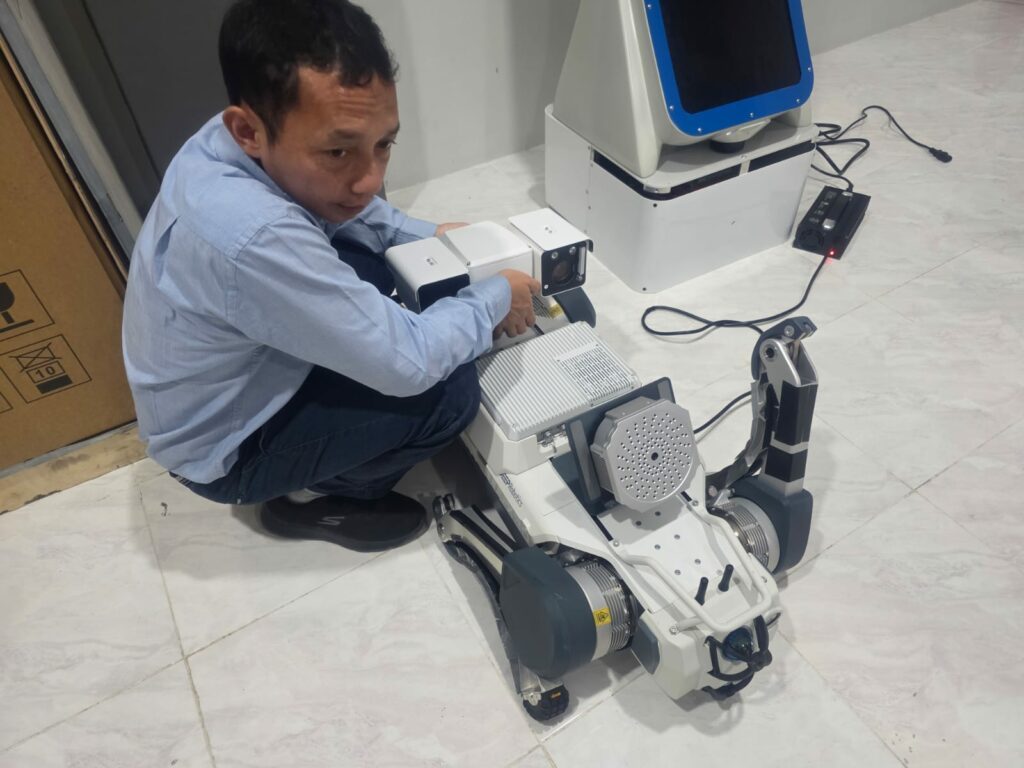 ITS Kembangkan Robot Anjing Berkaki Empat dengan Sensor dan Navigasi_2