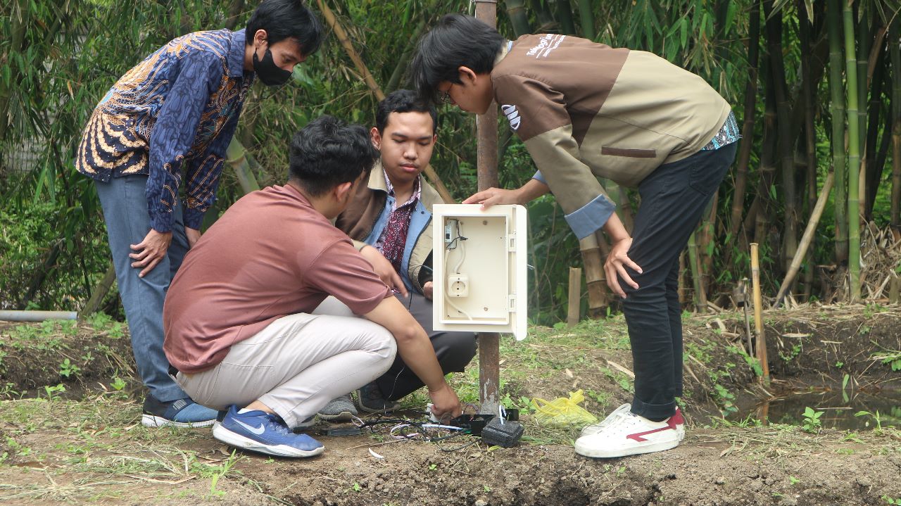 KKN Abmas ITS Ciptakan Smart Agriculture Fishing untuk Masyarakat Dusun Kajar
