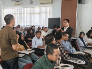 Sesi Internasional oleh Dr. Abdul Halim Abdul Latiff dari Universiti Teknologi Petronas
