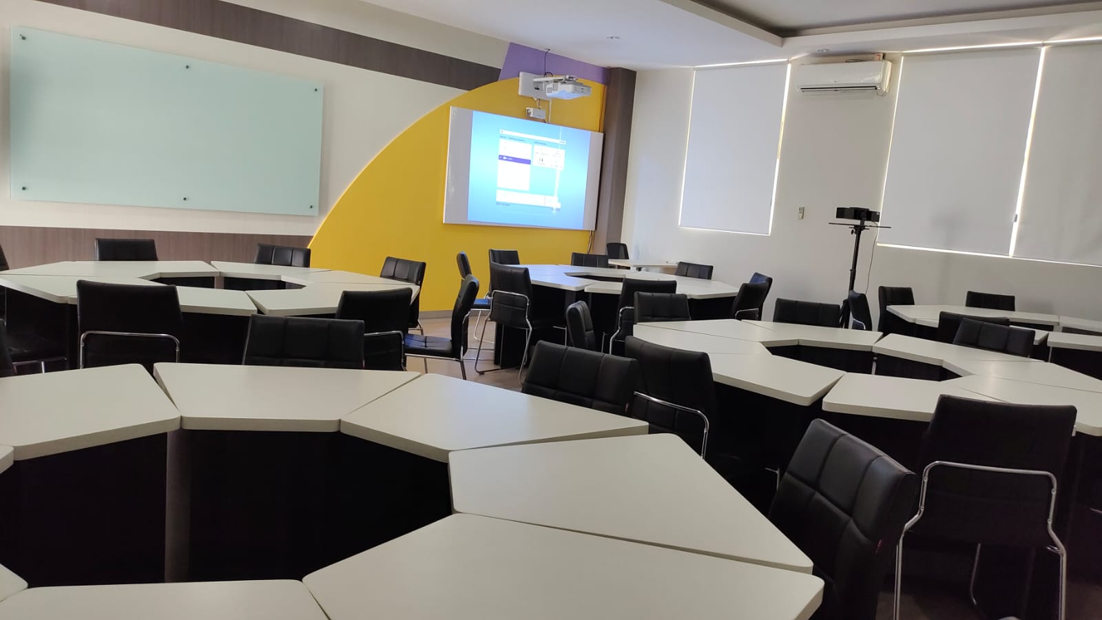 Скайтсмарт класс. Smart Classroom. Рабочая станция преподавателя SMARTCLASS.